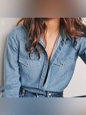 Sezane size 40 (US 8) Light Blue Denim Button-Up Shirt, like new